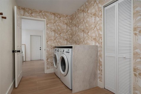 Villa ou maison à vendre à Saint Petersburg, Floride: 4 chambres, 254.46 m2 № 2122906 - photo 21