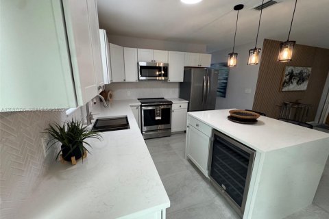 House in Florida City, Florida 3 bedrooms, 92.9 sq.m. № 2399658 - photo 5