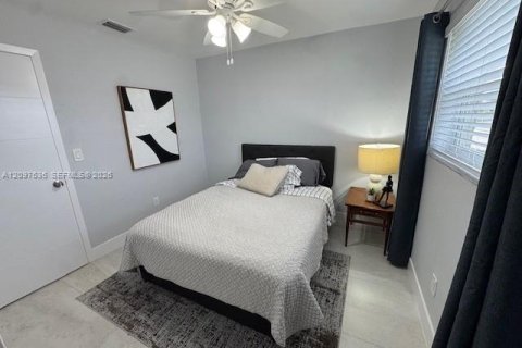 House in Florida City, Florida 3 bedrooms, 92.9 sq.m. № 2399658 - photo 9