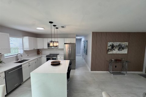 House in Florida City, Florida 3 bedrooms, 92.9 sq.m. № 2399658 - photo 6