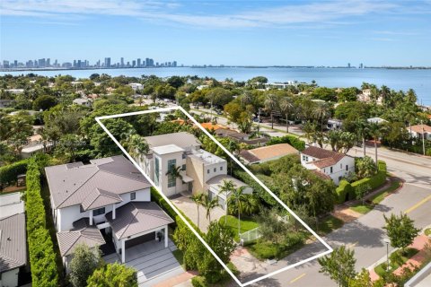 House in Miami Beach, Florida 2 bedrooms, 477.8 sq.m. № 1891237 - photo 6