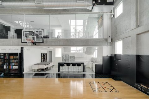 House in Miami Beach, Florida 2 bedrooms, 477.8 sq.m. № 1891237 - photo 10