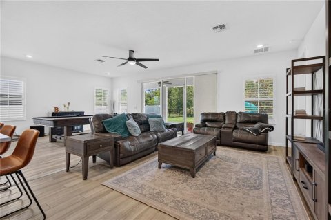 Villa ou maison à vendre à Deltona, Floride: 4 chambres, 256.41 m2 № 2138084 - photo 12