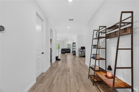 Villa ou maison à vendre à Deltona, Floride: 4 chambres, 256.41 m2 № 2138084 - photo 3