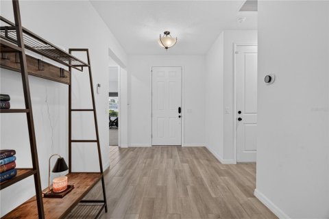 Villa ou maison à vendre à Deltona, Floride: 4 chambres, 256.41 m2 № 2138084 - photo 4