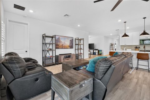 Villa ou maison à vendre à Deltona, Floride: 4 chambres, 256.41 m2 № 2138084 - photo 10
