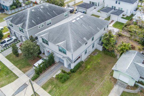 Townhouse in Tampa, Florida 3 bedrooms, 195.47 sq.m. № 1869612 - photo 28