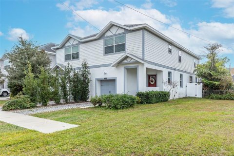 Townhouse in Tampa, Florida 3 bedrooms, 195.47 sq.m. № 1869612 - photo 1