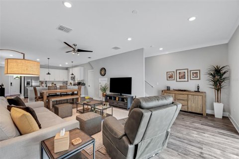Townhouse in Tampa, Florida 3 bedrooms, 195.47 sq.m. № 1869612 - photo 12
