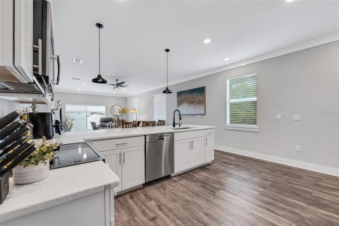 Townhouse in Tampa, Florida 3 bedrooms, 195.47 sq.m. № 1869612 - photo 8
