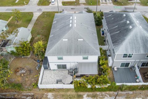 Townhouse in Tampa, Florida 3 bedrooms, 195.47 sq.m. № 1869612 - photo 30