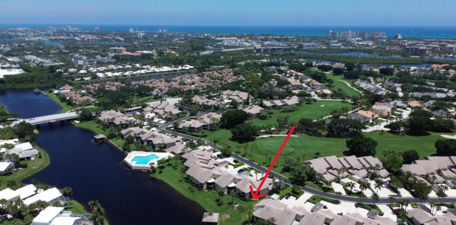 Condominio en Jupiter, Florida, 2 dormitorios  № 2188084