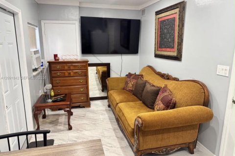 Commercial property in Miramar, Florida 1 bedroom № 2382174 - photo 8