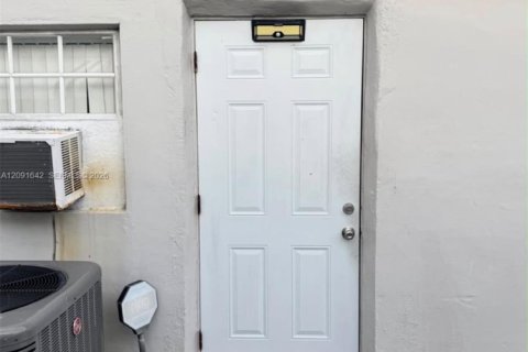 Commercial property in Miramar, Florida 1 bedroom № 2382174 - photo 10
