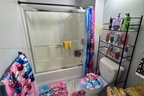 Commercial property in Miramar, Florida 1 bedroom № 2382174 - photo 6