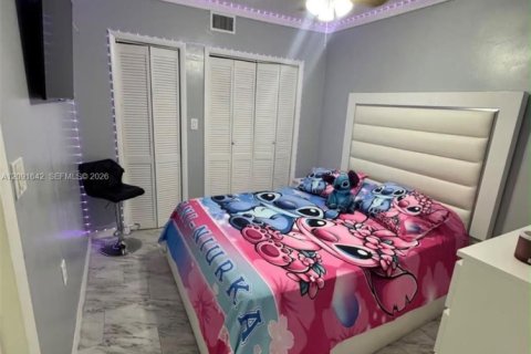 Commercial property in Miramar, Florida 1 bedroom № 2382174 - photo 4