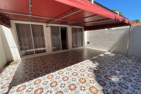 Adosado en alquiler en Doral, Florida, 3 dormitorios, 176.33 m2 № 1931130 - foto 25