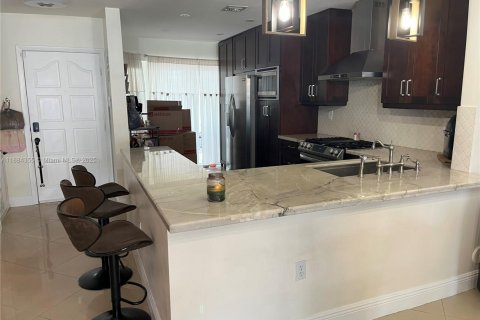 Touwnhouse à louer à Doral, Floride: 3 chambres, 176.33 m2 № 1931130 - photo 14