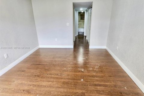 Condominio en venta en North Miami, Florida, 1 dormitorio, 81.57 m2 № 2075365 - foto 15