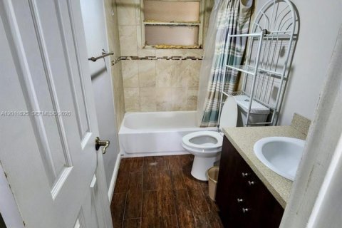 Condominio en venta en North Miami, Florida, 1 dormitorio, 81.57 m2 № 2075365 - foto 7