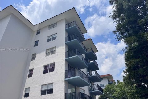 Condominio en venta en North Miami, Florida, 1 dormitorio, 81.57 m2 № 2075365 - foto 28