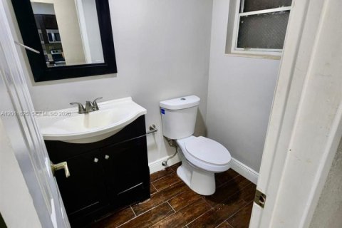 Condominio en venta en North Miami, Florida, 1 dormitorio, 81.57 m2 № 2075365 - foto 13