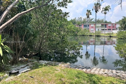 Condominio en venta en North Miami, Florida, 1 dormitorio, 81.57 m2 № 2075365 - foto 23