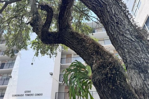 Condominio en venta en North Miami, Florida, 1 dormitorio, 81.57 m2 № 2075365 - foto 2