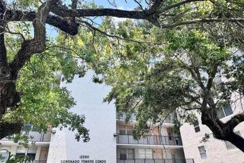 Condominio en venta en North Miami, Florida, 1 dormitorio, 81.57 m2 № 2075365 - foto 20
