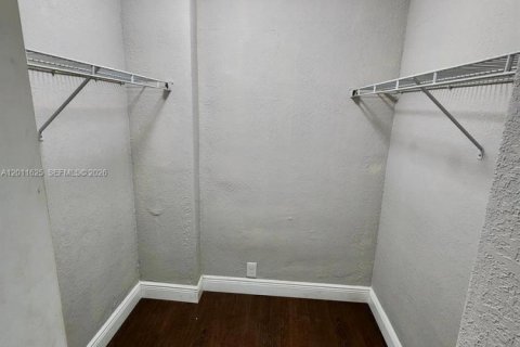 Condominio en venta en North Miami, Florida, 1 dormitorio, 81.57 m2 № 2075365 - foto 8