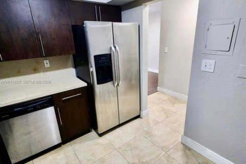 Condominio en venta en North Miami, Florida, 1 dormitorio, 81.57 m2 № 2075365 - foto 14