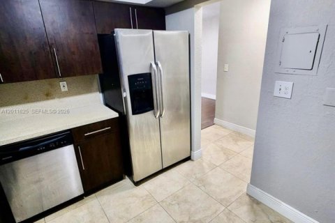 Condominio en venta en North Miami, Florida, 1 dormitorio, 81.57 m2 № 2075365 - foto 12