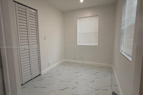 House in Homestead, Florida 2 bedrooms, 51.65 sq.m. № 1952675 - photo 27