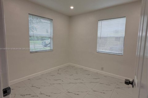 House in Homestead, Florida 2 bedrooms, 51.65 sq.m. № 1952675 - photo 17