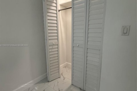 House in Homestead, Florida 2 bedrooms, 51.65 sq.m. № 1952675 - photo 22