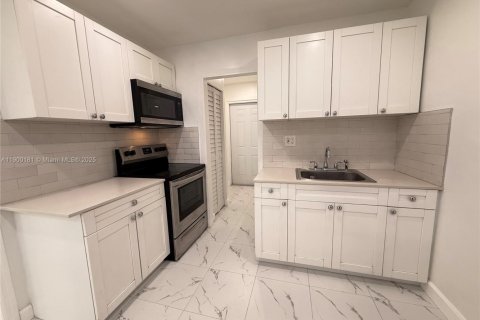 House in Homestead, Florida 2 bedrooms, 51.65 sq.m. № 1952675 - photo 3