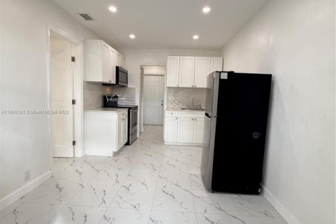 House in Homestead, Florida 2 bedrooms, 51.65 sq.m. № 1952675 - photo 1
