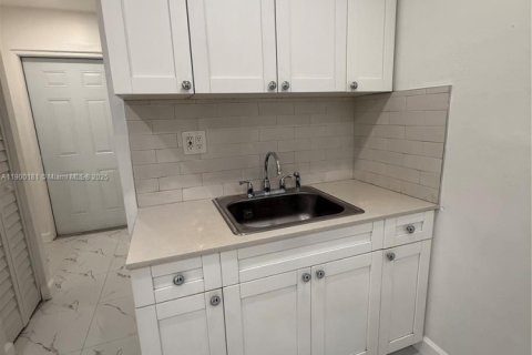 House in Homestead, Florida 2 bedrooms, 51.65 sq.m. № 1952675 - photo 5