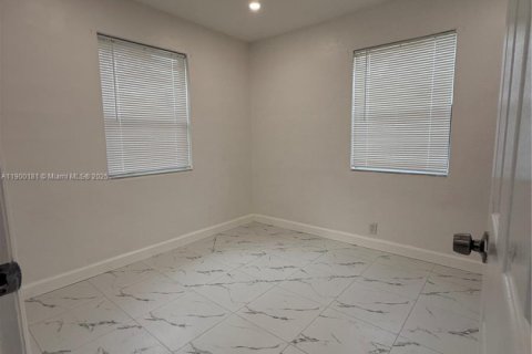 House in Homestead, Florida 2 bedrooms, 51.65 sq.m. № 1952675 - photo 16