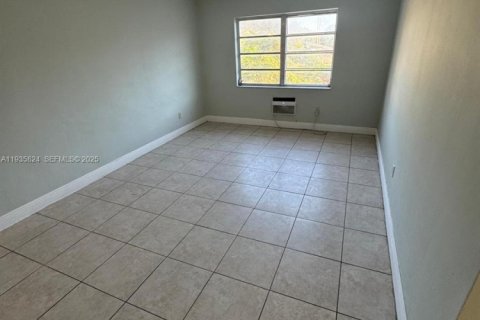 Condominio en alquiler en Miami, Florida, 2 dormitorios, 62.89 m2 № 1993927 - foto 12