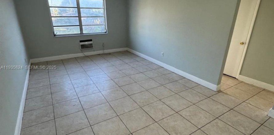 Condominio en Miami, Florida, 2 dormitorios № 1993927