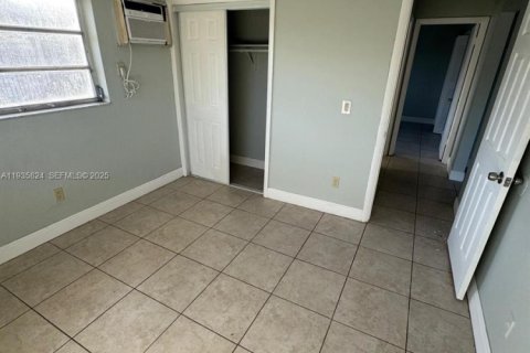 Condominio en alquiler en Miami, Florida, 2 dormitorios, 62.89 m2 № 1993927 - foto 10