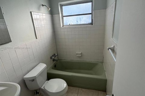 Condominio en alquiler en Miami, Florida, 2 dormitorios, 62.89 m2 № 1993927 - foto 5