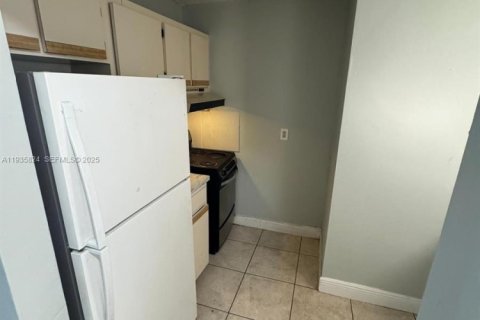 Condominio en alquiler en Miami, Florida, 2 dormitorios, 62.89 m2 № 1993927 - foto 15