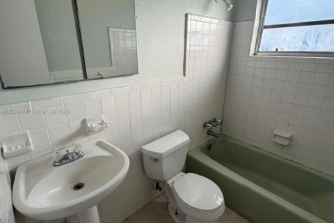 Condominio en alquiler en Miami, Florida, 2 dormitorios, 62.89 m2 № 1993927 - foto 6