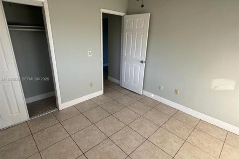 Condominio en alquiler en Miami, Florida, 2 dormitorios, 62.89 m2 № 1993927 - foto 9