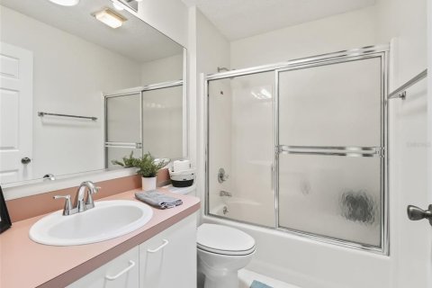 House in The Villages, Florida 2 bedrooms, 110.74 sq.m. № 1243929 - photo 8