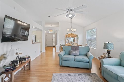 House in The Villages, Florida 2 bedrooms, 110.74 sq.m. № 1243929 - photo 22