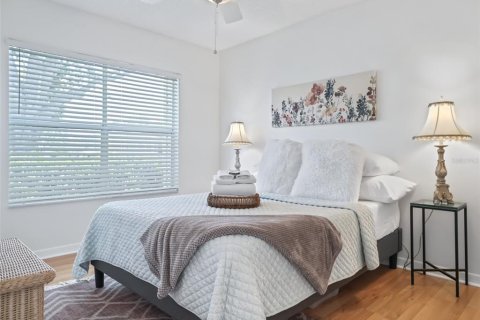 House in The Villages, Florida 2 bedrooms, 110.74 sq.m. № 1243929 - photo 6