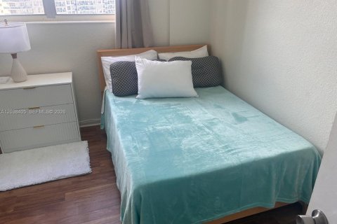 Condo in Hollywood, Florida, 1 bedroom  № 2240412 - photo 3
